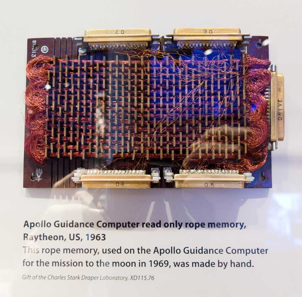 Módulo de memoria ROM de la AGC expuesto en el museo de historia de informática de S. Francisco